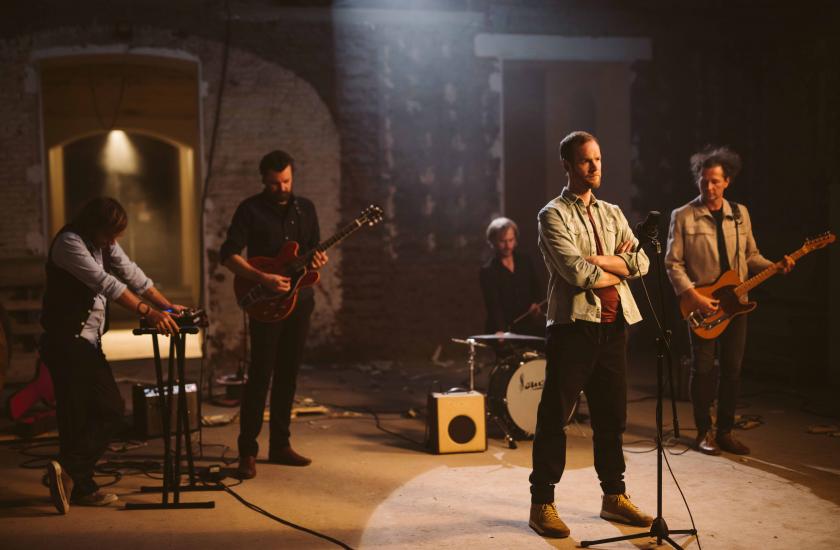 het-zesde-metaal-werfconcerten-kmska-2.jpg Concert van Het Zesde Metaal op de werf van het KMSKA
